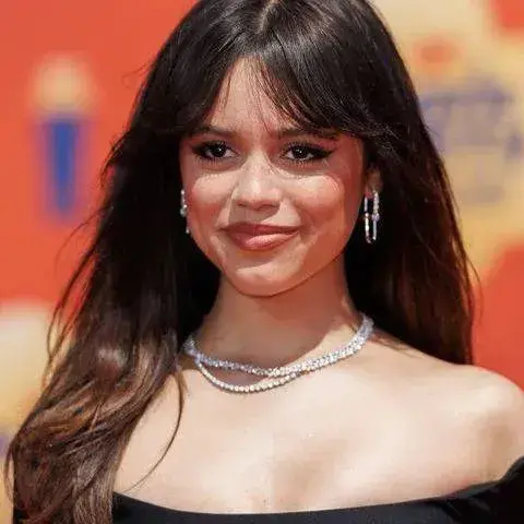 CloseRoot8766의 Jena Ortega