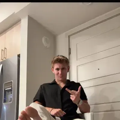 PinkJudge4931의 Liam feet