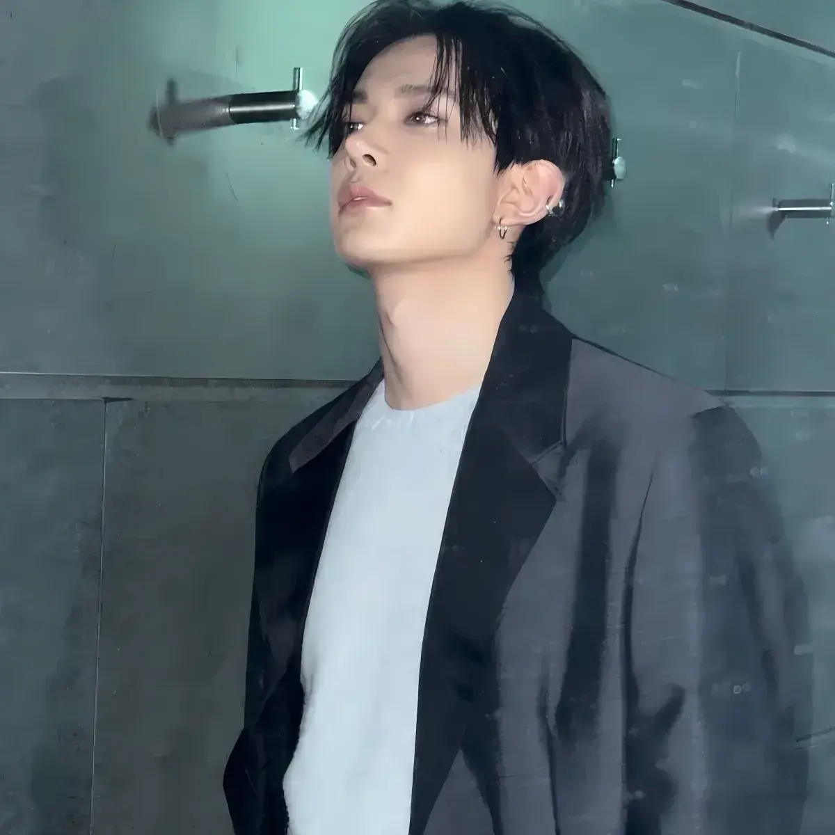 GrassyFort5902의 Ex boyfriend is my boss