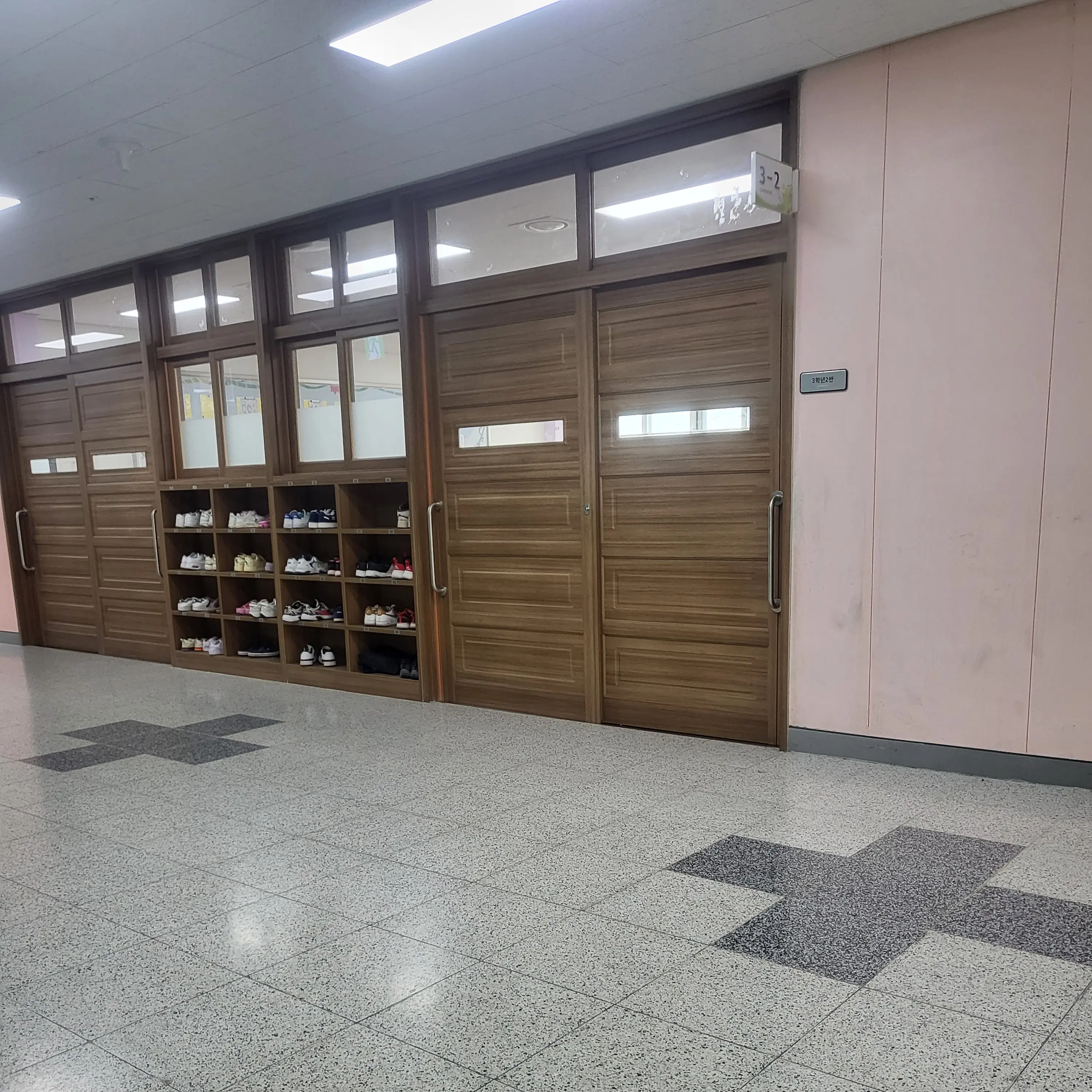 PaddedSweat9223의 율빛 초등학교