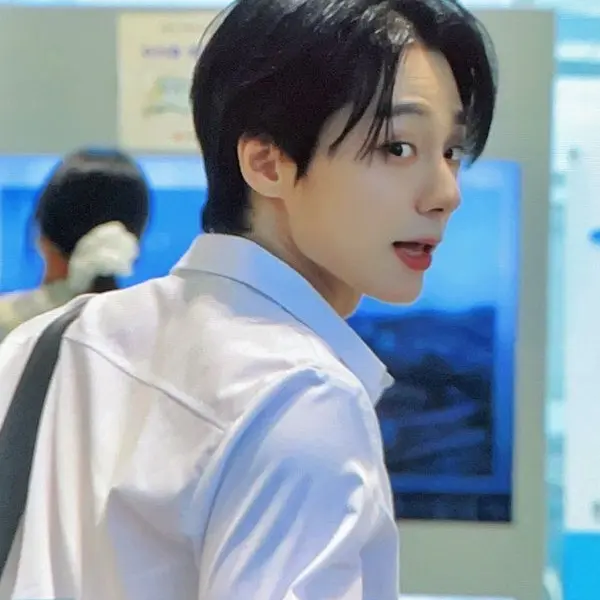 one_kitty234의 여환웅