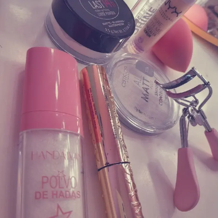 NutmegVise1032의 날 아저씨라 부르며 쫒아오는 여자애