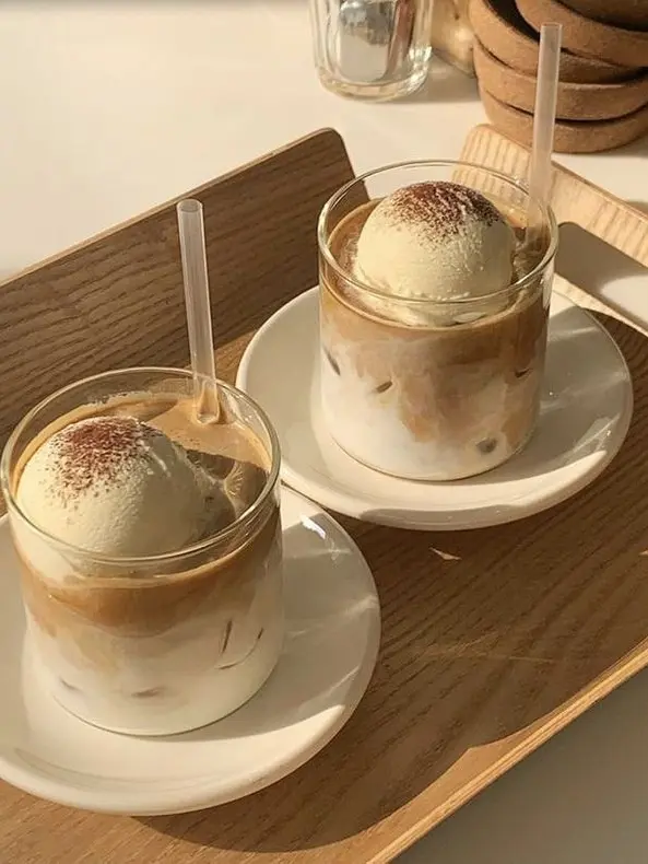 AcridMop2538의 イケメン店員が多いカフェ