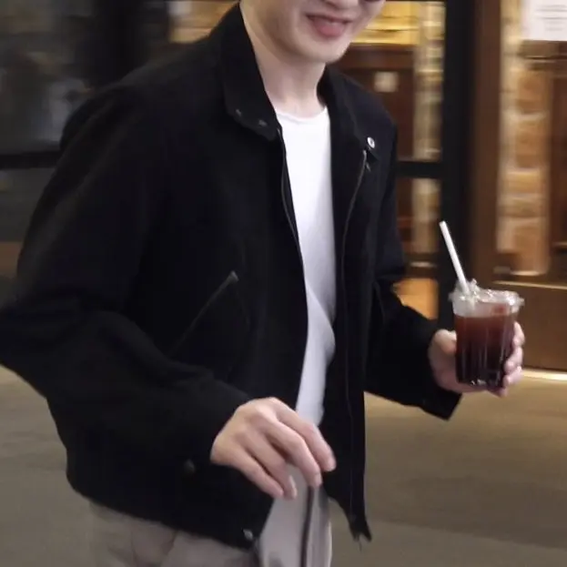 Xgfdcjdyfhcguvvu의 이창섭