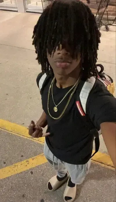 PlainTie1283의 Dread head boyfriend