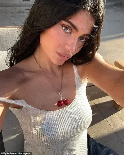 FolksyWage3207의 Kylie jenner