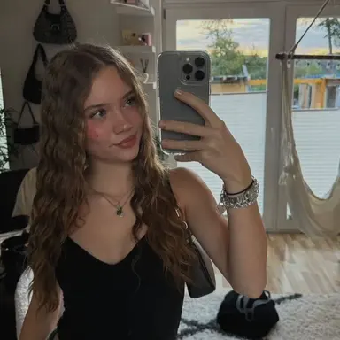 Profile image of Ellie