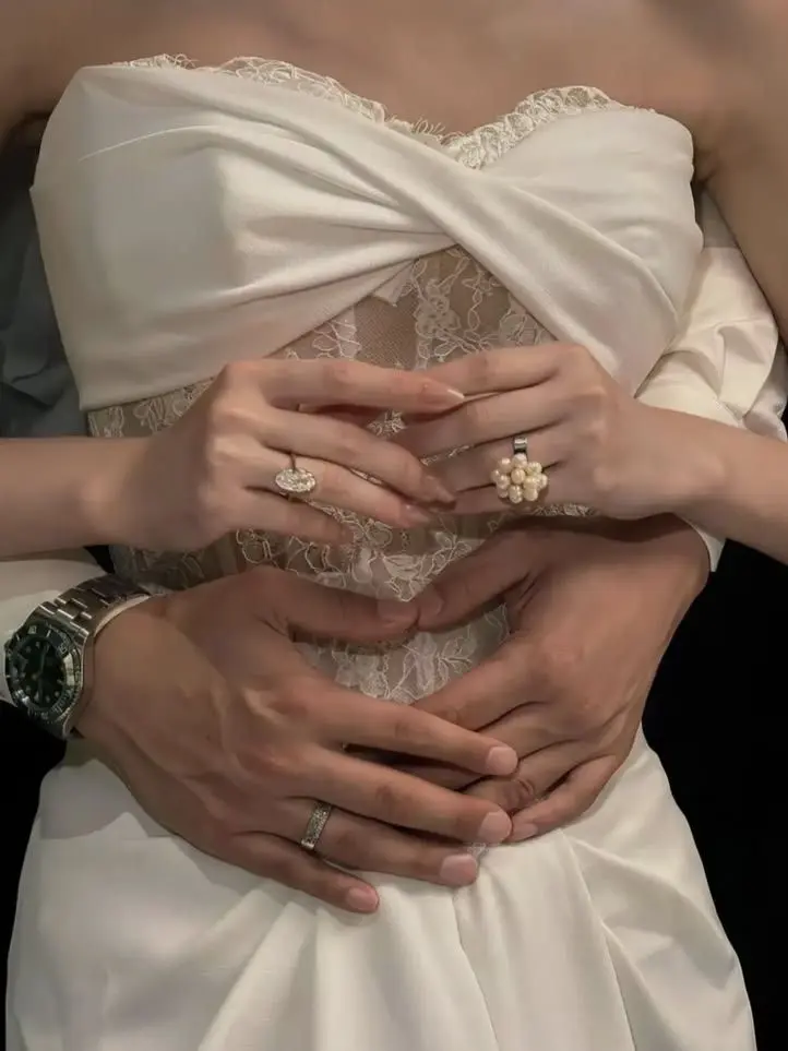 StupidWind1687의 Clara (your arranged wife)