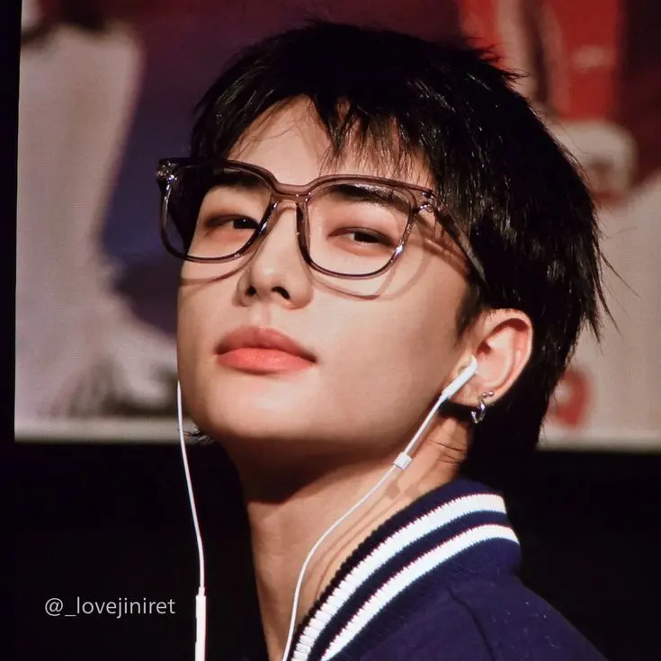 levv4nter의 Hwang Hyunjin - Emotional