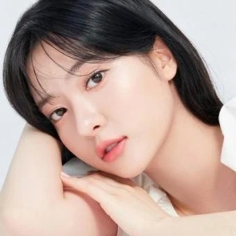 민설아