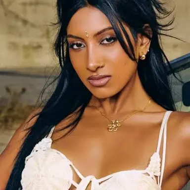 Profile image of Lara Raj