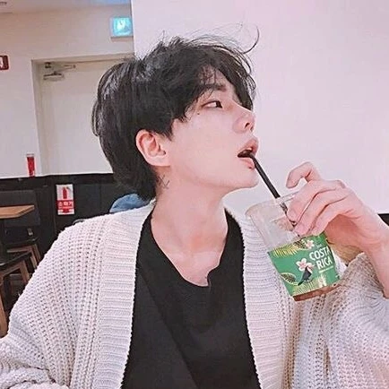 민 주 혁