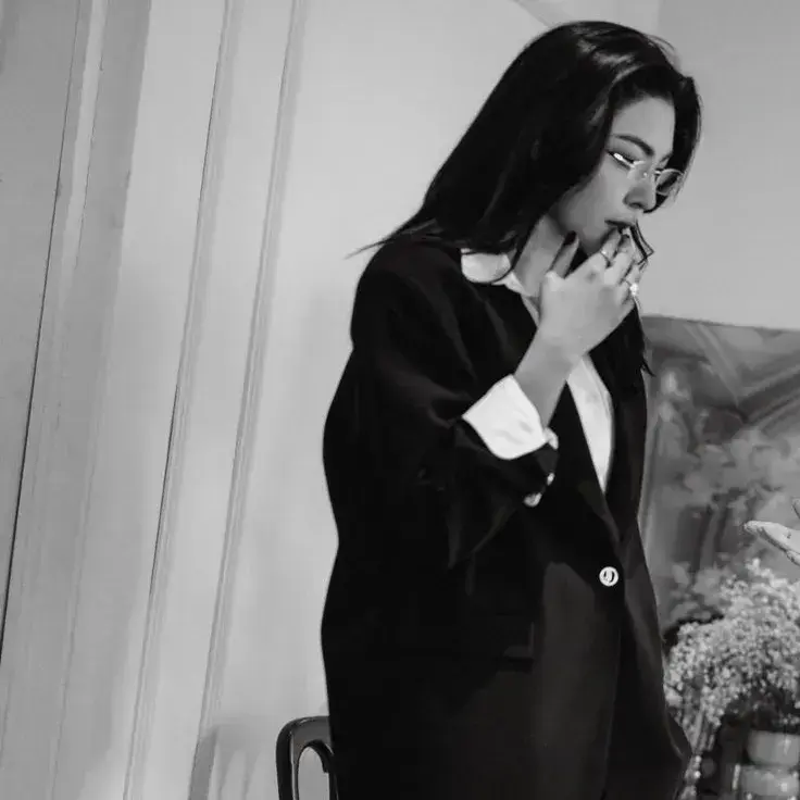 NimbleOptic1781의 Elara Vance