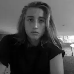 SubtleJeans3241의 Christian Anthony