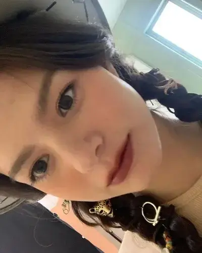 PuristPug8204의 Becky Armstrong