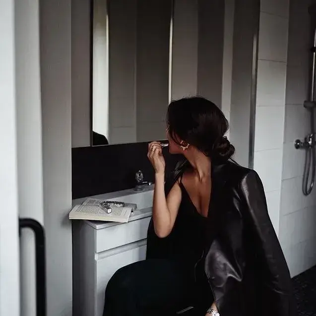 HerbalBlade6348의 Eleonora — your older wife