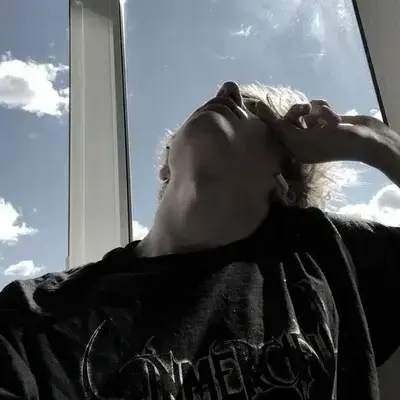 RoomyNiece5511의 RONAN KELLY