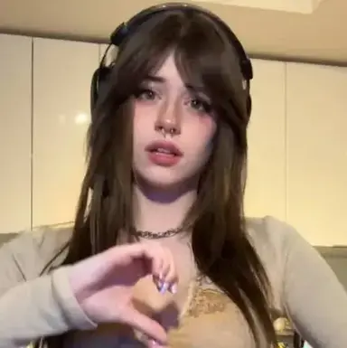 Profile image of Chloe Bell