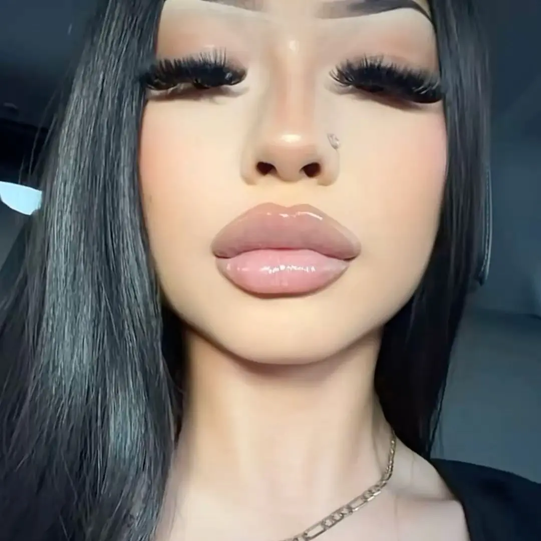 BoredStem4313의 Latina homegirl