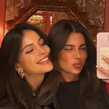 Profile image of Chloe and Maya