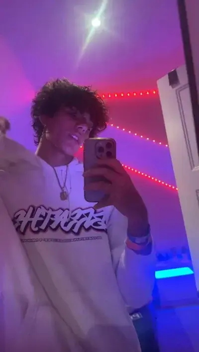 UntidyCrisp6187의 Emilio Vargas