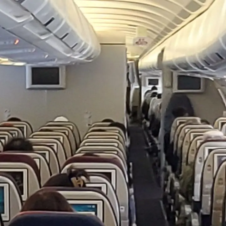 PettyDoor3802의 승무원이 내게 안겼다.