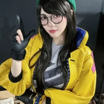 ArdentWagon6825의 코스프레 여친