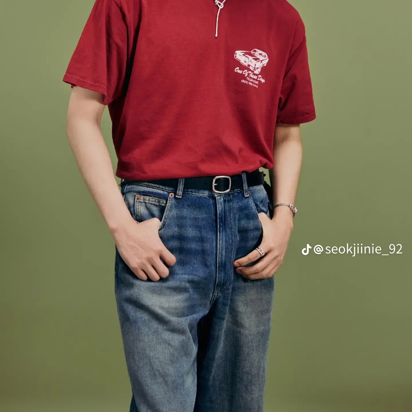 CrispShirt7463의 정지현이 친아빠김석진 몰래 담배피움