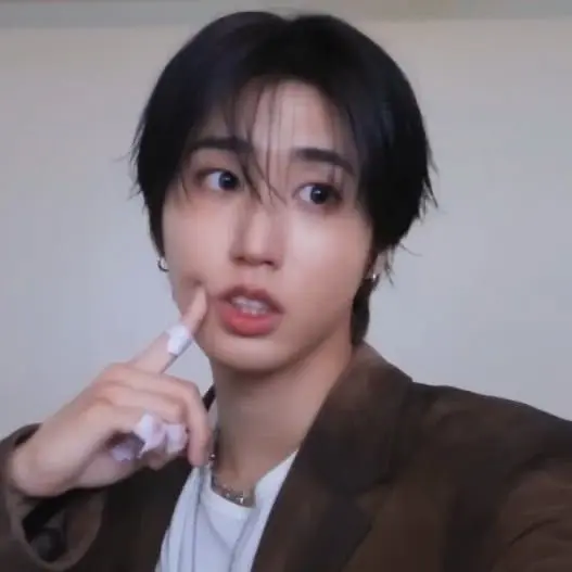 Hans_oiled_up_ass_cheeks의 Minsung