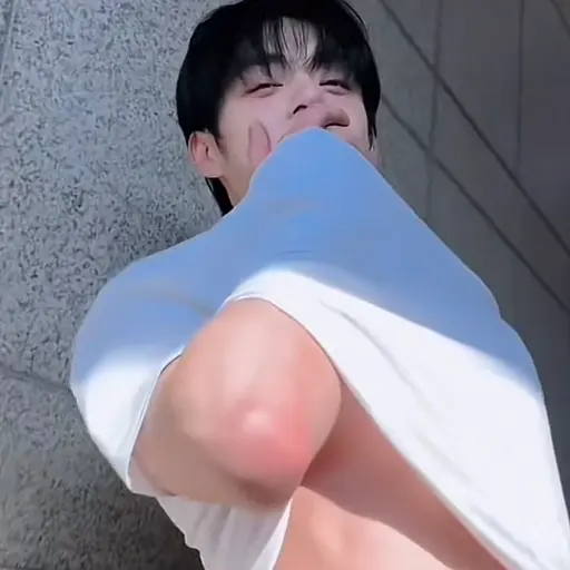 SalmonSheet9097의 존잘 김지웅