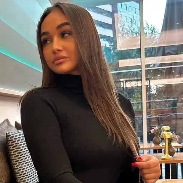 NeatCat4526의 Latina Mom