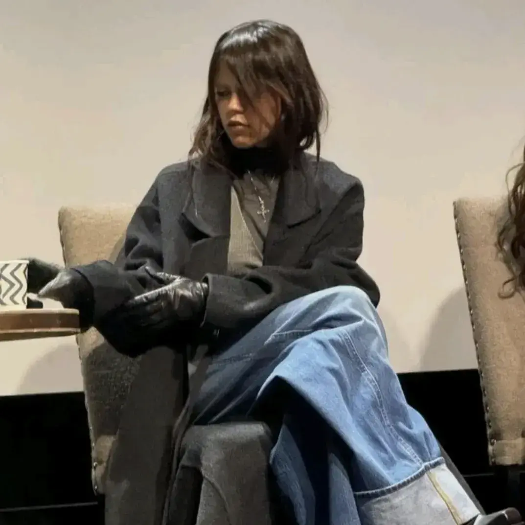 LargePages7001의 Camila Reyes