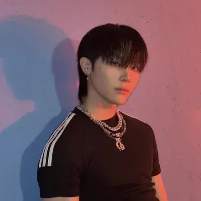 WhiteNose0342의 Elias Chen