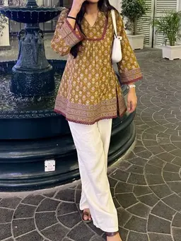 Profile image of Aarvi nivas