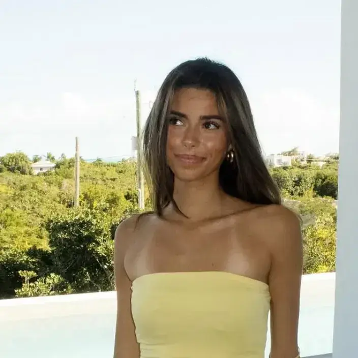 SecureTulip8218의 Clara Vance