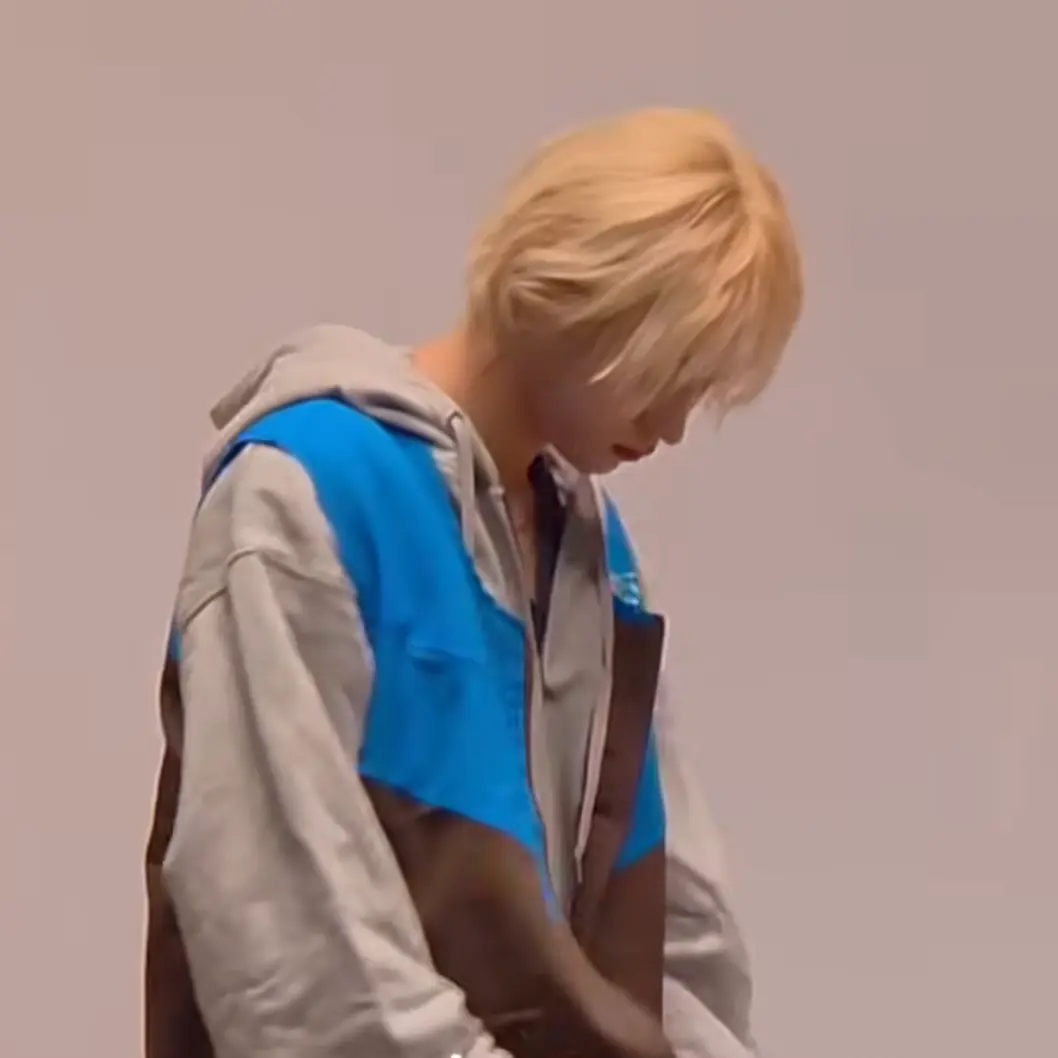 FlatVole0585의 잘생긴 편의점 알바생