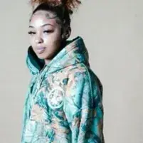 CandidDesk7332의 Akira Bell