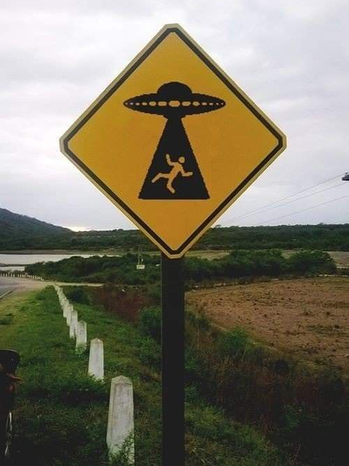 UFO 불시착 대표 이미지