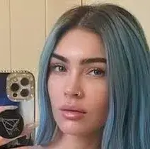 EggySatin8015의 Elara Vance