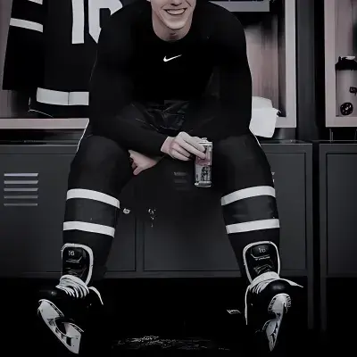 FrayedEdit8196의 Ice Hockey Captain