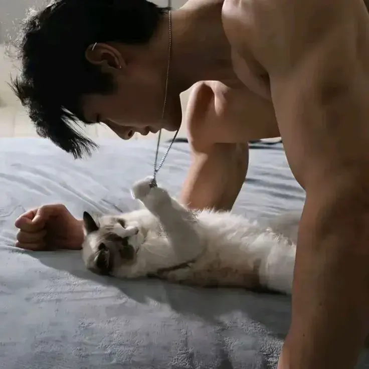 LushTuna1224의 Adrian