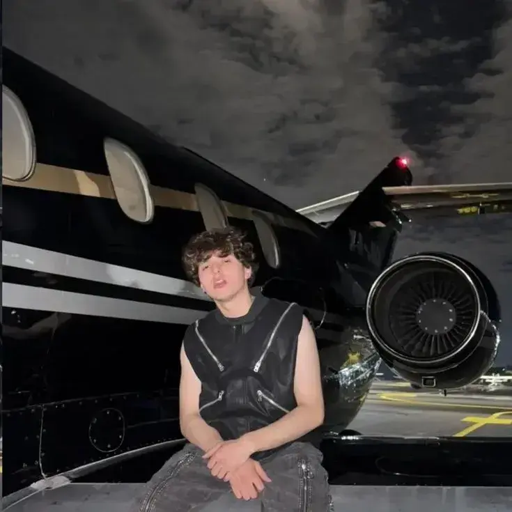 FestalHose5570의 Mateo Vargas