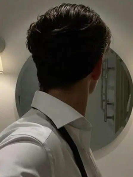 TrendyPetal2614의 Clark Alistair