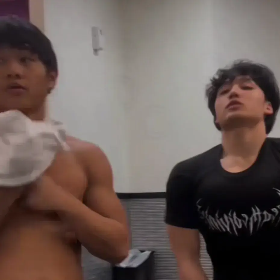 RoundHip9409의 Gym bros