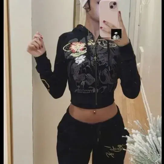 GrainyWin4414의 Ximena