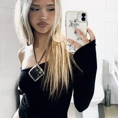Profile image of Lizzie