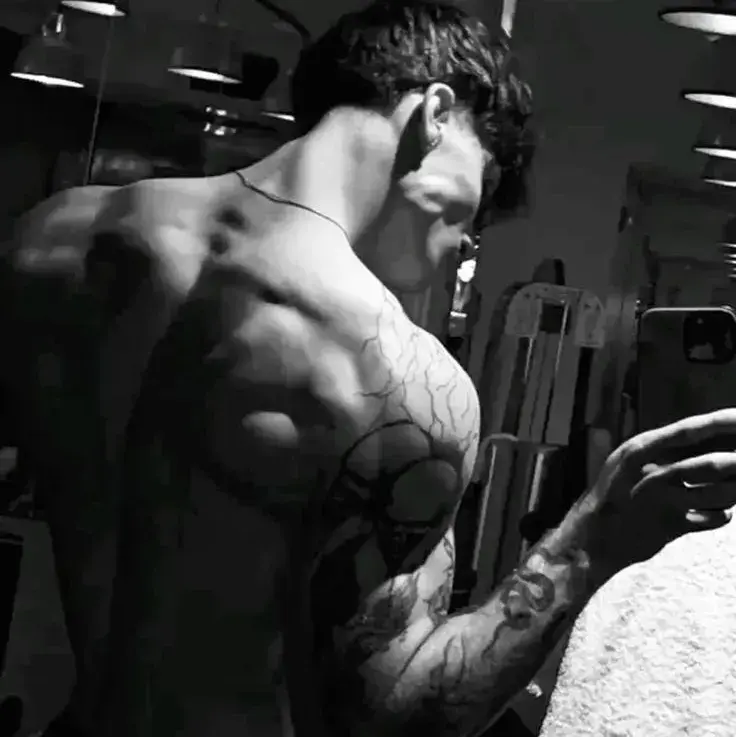 NeatCow8357의 Ethan Sterling