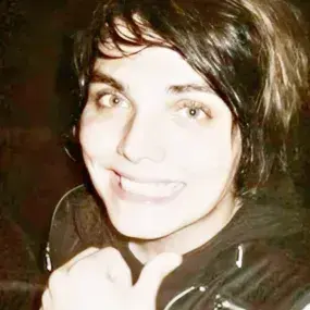 RaspyLose8284의 Gerard way