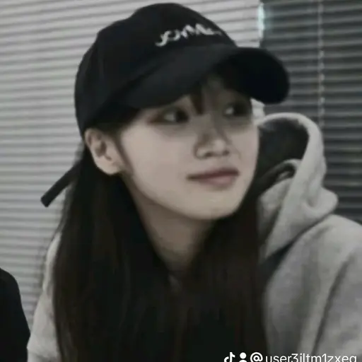 HarshCork3385의 김채원