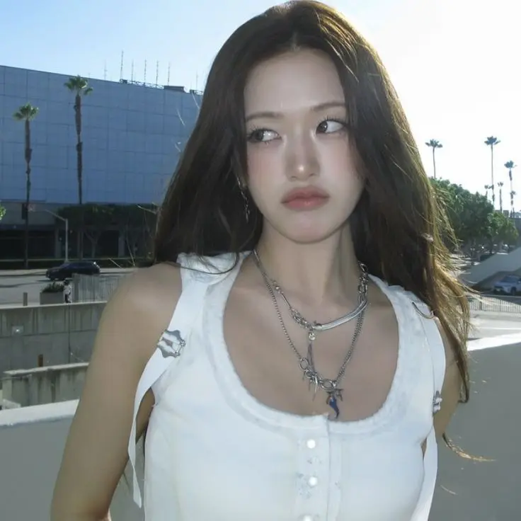 katzarchive의 𝐘𝐮𝐣𝐢𝐧. { 𝐈𝐕𝐄 }